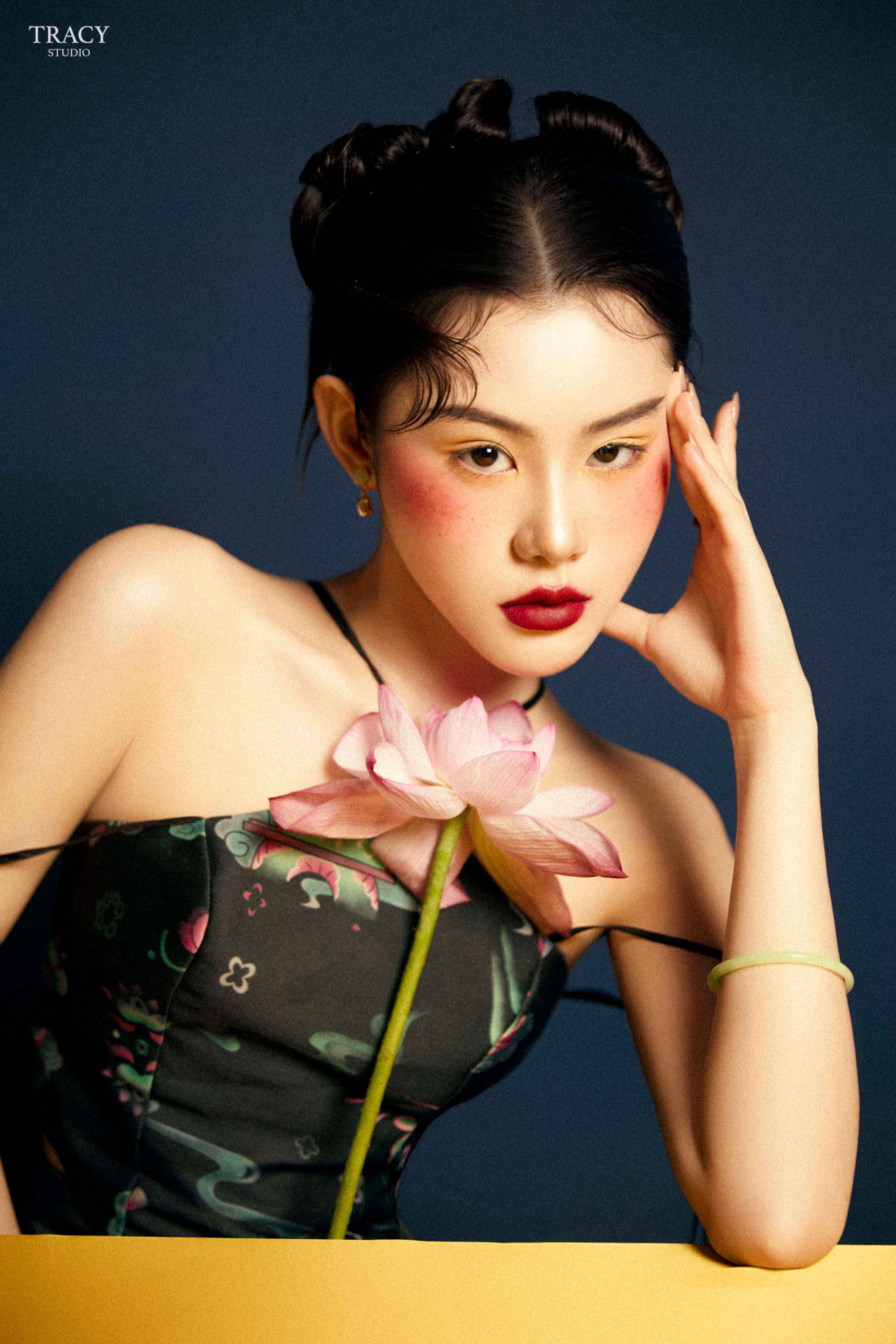 frontend/img/gallery/concept-sen/tracy-studio-chup-sen-phuong-nhi (2).jpg